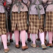 Saias, sapatos e meias