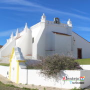 Vista traseira de igreja