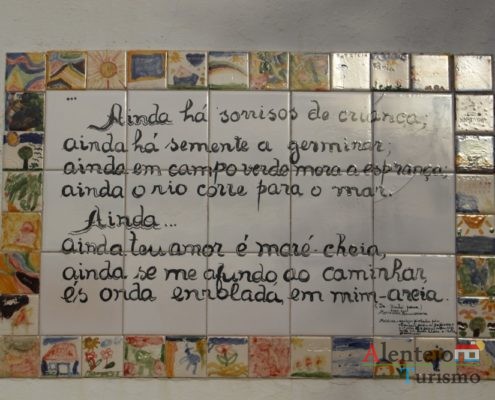 Poema em azulejo