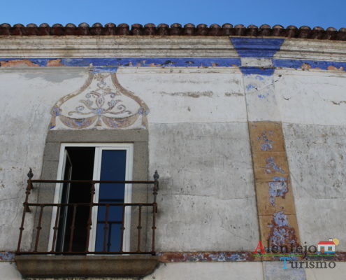 Casa tradicional com pinturas azuis