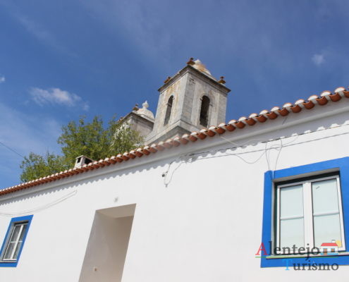 Torre sineira e casa alentejana