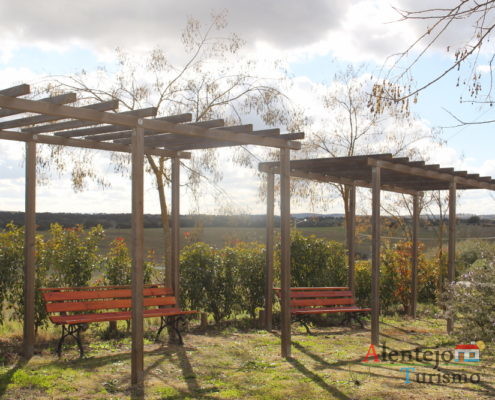 Bancos de jardim e telheiros - Poço e lavadouro dos Namorados 2