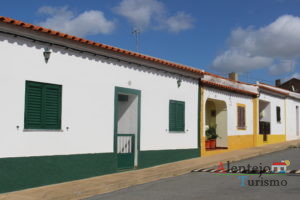 Casas de barra verde e amarela