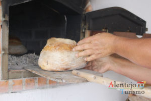 Tiborna: pão acabado de cozer