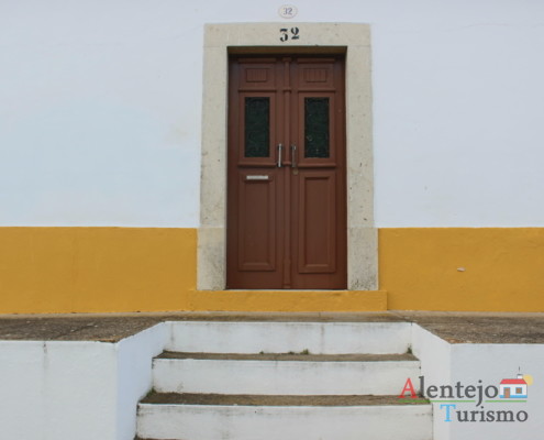 Casével - porta com com escadaria