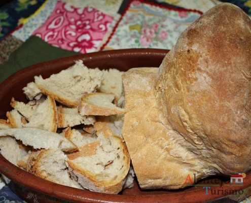 Pão alentejano - Açorda de alho – Gastronomia - Alentejo