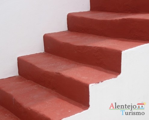 Escadas de chão pintado - Moura - Alentejo