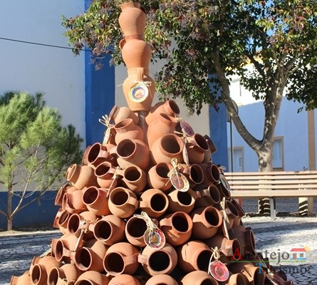 Árvore de Natal elaborada com potes de barro - São Pedro do Corval – Concelho de Reguengos de Monsaraz – Alentejo